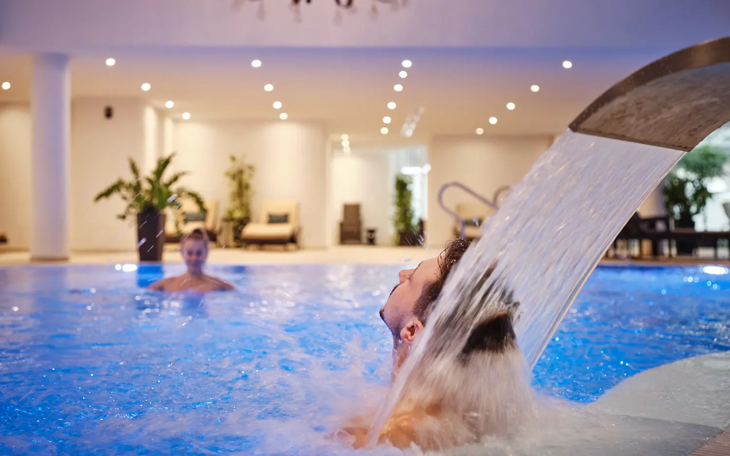 Détente dans la piscine