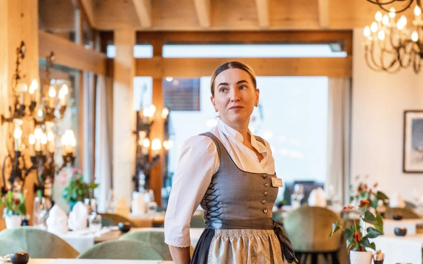 Notre personnel de service en costume traditionnel 