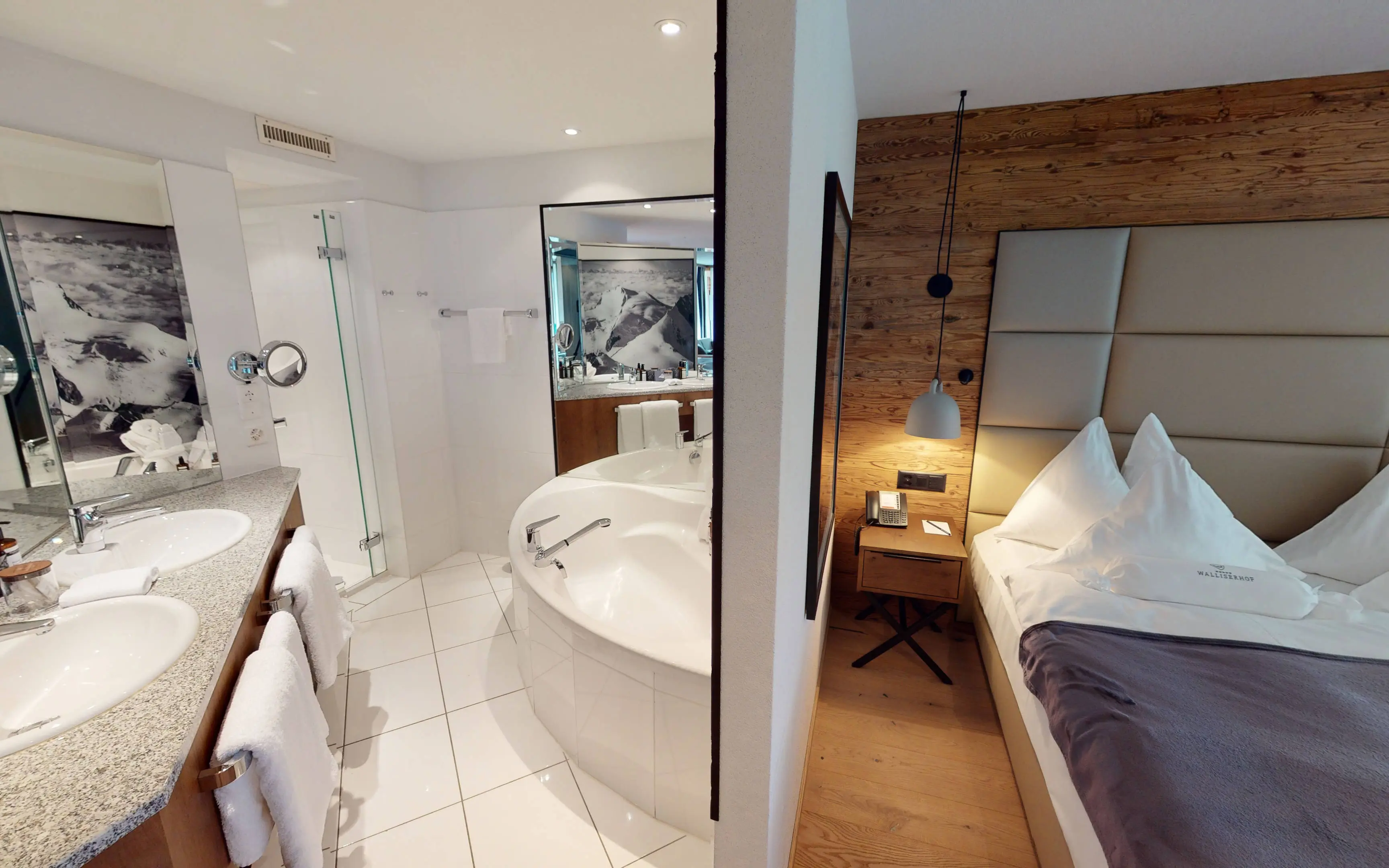 Badezimmer im Superior Doppelzimmer Walliserhof Grand-Hotel & Spa, Saas-Fee