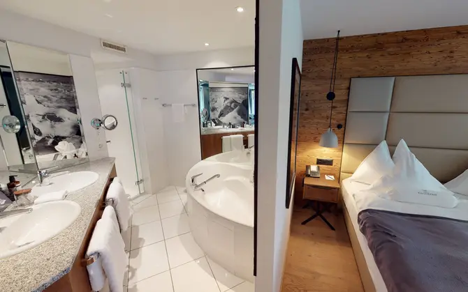 View with bath and shower of the Superior Double rooms at Walliserhof Gand-Hotel & Spa, Saas Fee 