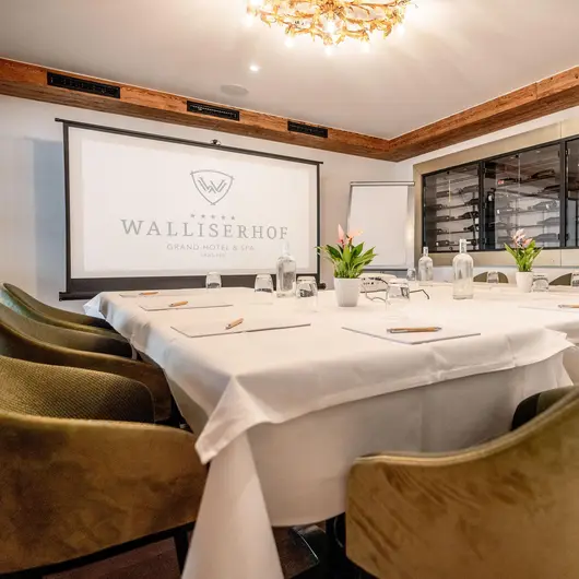 Salle de réunion avec écran