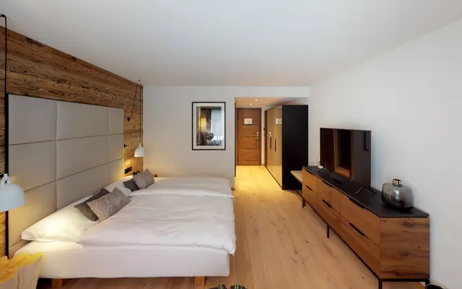 standard double room walliserhof Saas-Fee