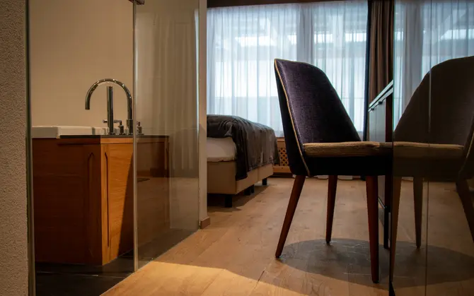 Junior Suite mit Badewanne im Walliserhof Grand-Hotel & Spa, Saas-Fee