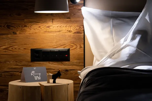 Chambre – Détail de la table de chevet