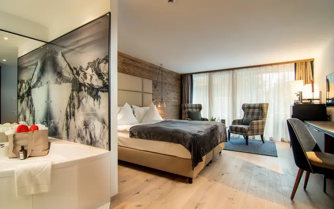 Superior double room Walliserhof Grand-Hotel & Spa, Saas-Fee