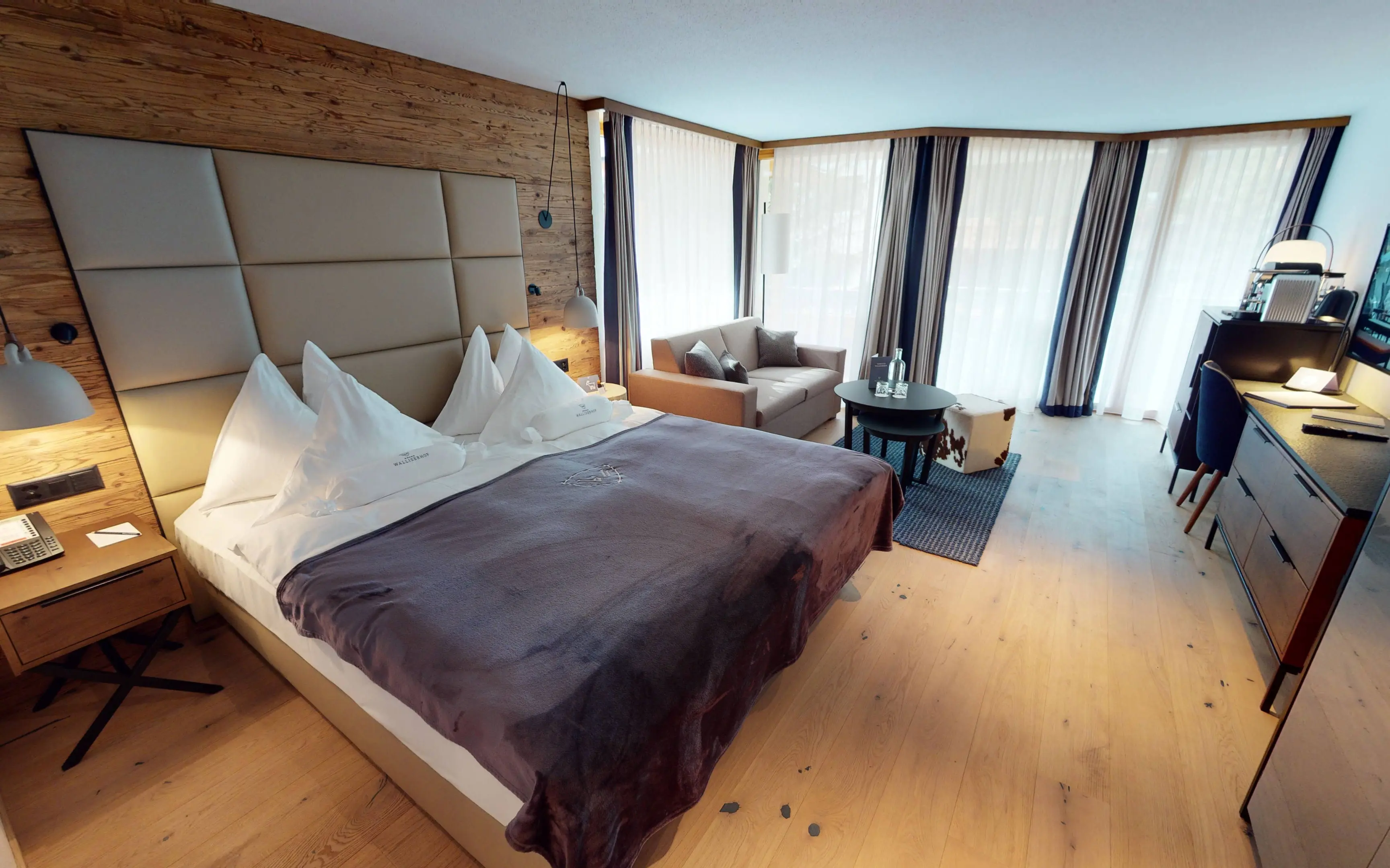 Vue avec balcon dans une chambre  double Superior au Walliserhof Grand-Hotel & Spa, Saas Fee