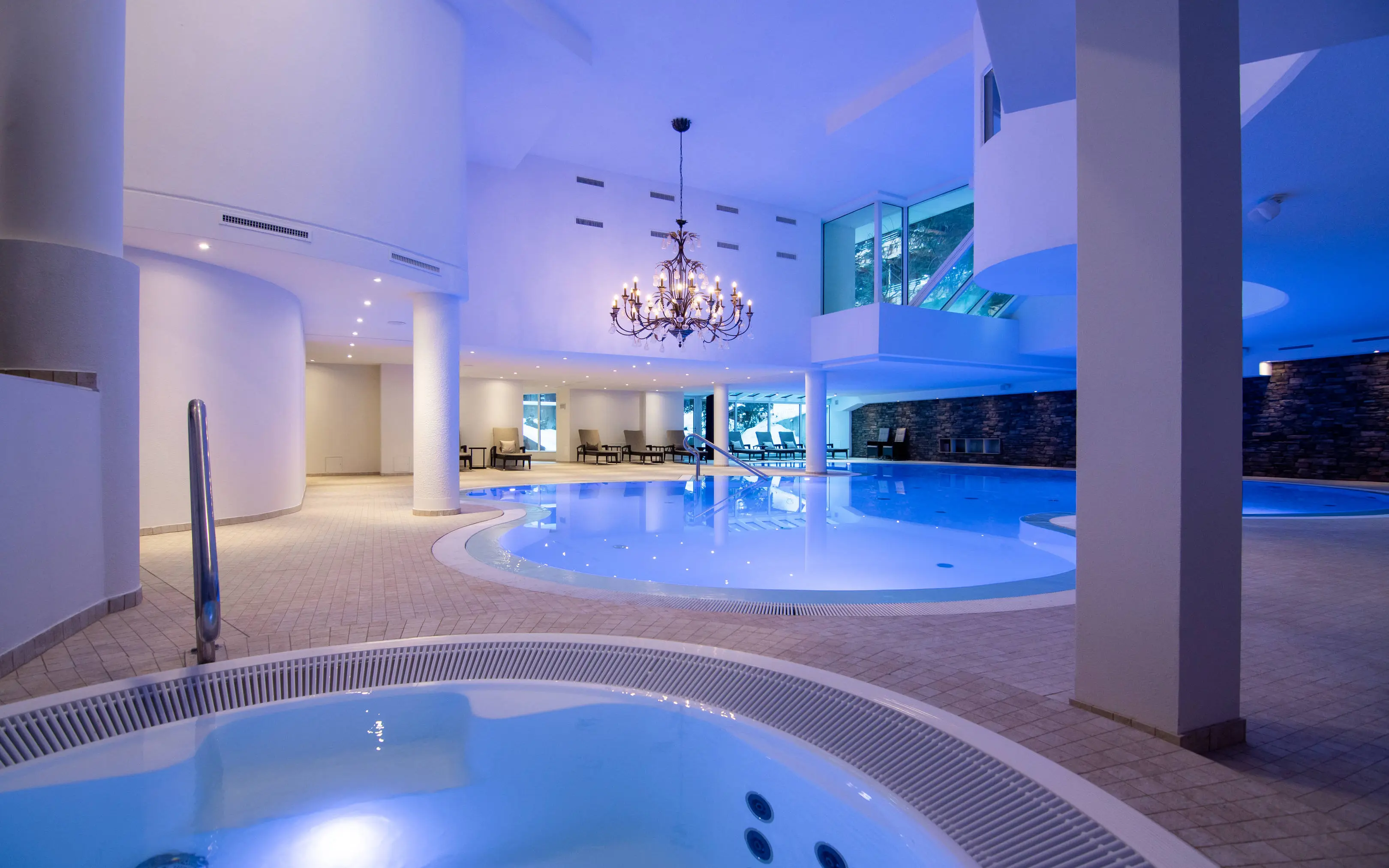 Bild vom Pool und Whirlpool